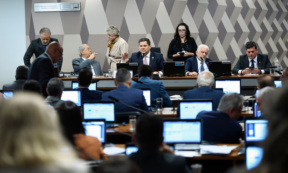 ccj-do-senado-aprova-projeto-que-enfraquece-lei-da-ficha-limpa-e-pode-beneficiar-condenados