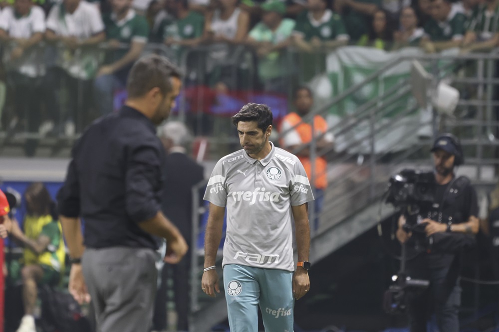 ‘caimos-de-forma-digna’,-diz-abel-ferreira-apos-eliminacao-na-libertadores