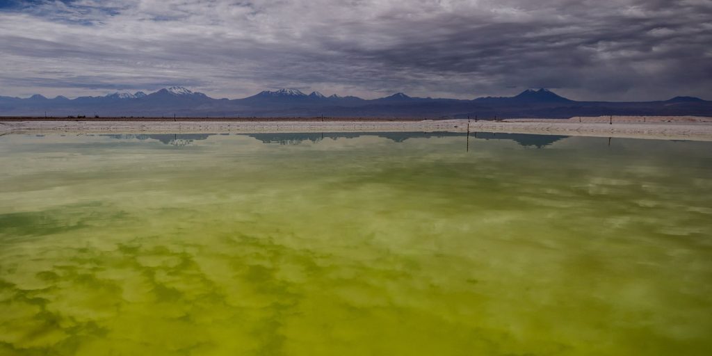 mineracao-de-litio-afunda-lentamente-salar-do-atacama,-diz-estudo