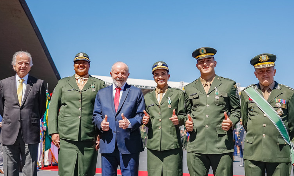 lula-entrega-medalha-do-exercito-brasileiro-a-bia-souza-em-evento-em-brasilia