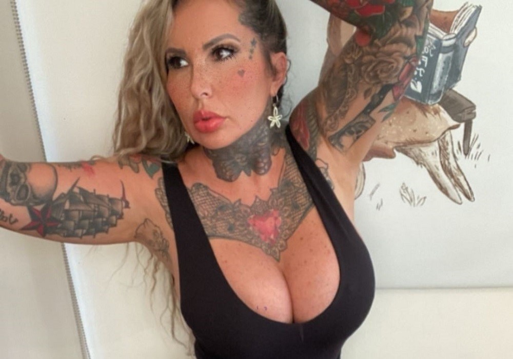 apos-chamar-atencao-presas-de-vampiro,-sabrina-boing-boing-surpreende-com-olhos-tatuados