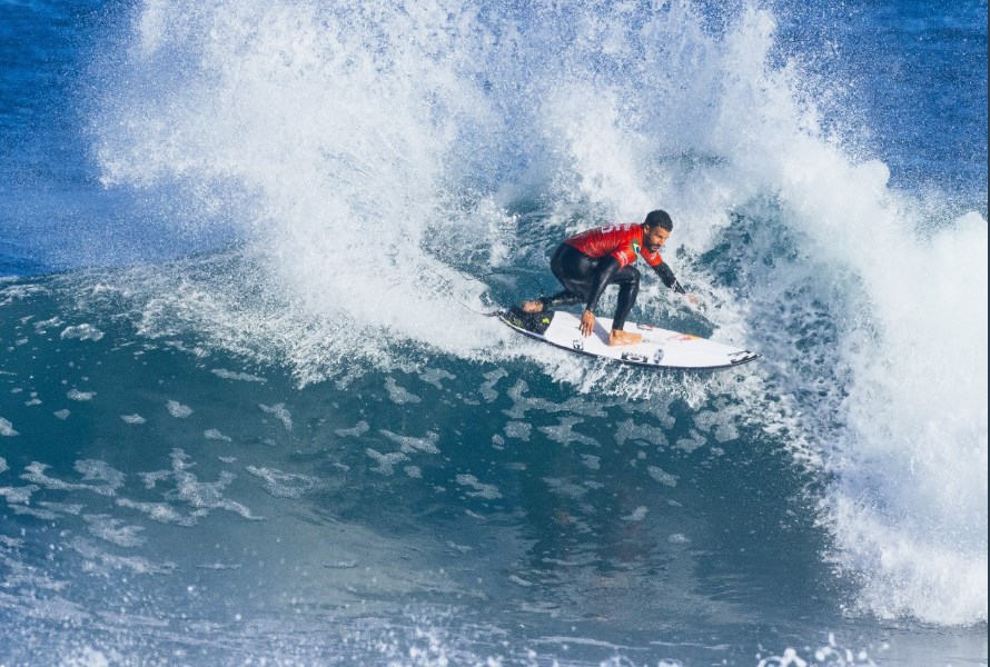 surfista-italo-ferreira-se-beneficia-com-queda-de-gabriel-medina-e-vai-ao-finals,-enquanto-tatiana-avanca