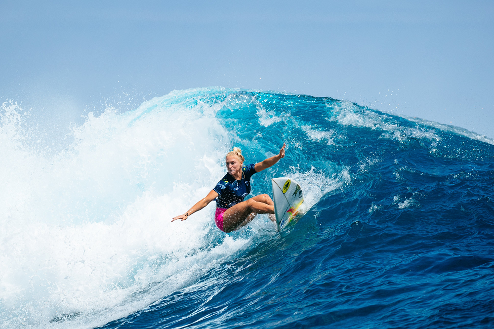 tati-weston-webb-e-vice-campea-em-fiji-e-garante-vaga-no-wsl-finals