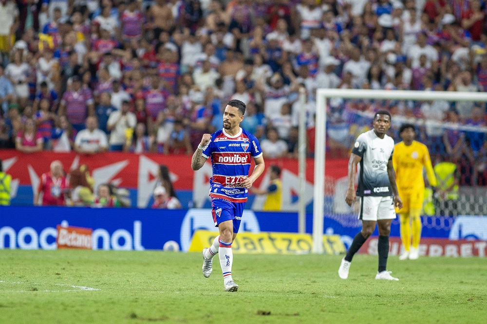 corinthians-perde-do-fortaleza,-o-novo-lider-do-brasileirao,-e-fica-na-zona-de-rebaixamento