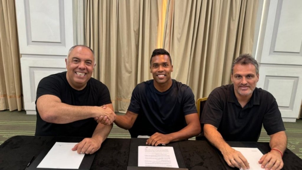 alex-sandro-e-o-novo-reforco-do-flamengo,-com-contrato-ate-2026