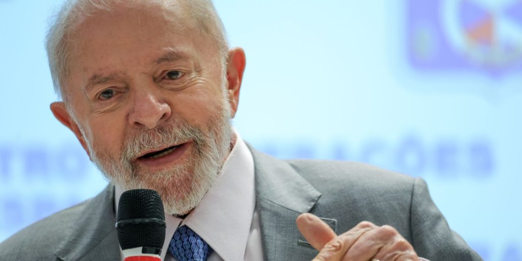 lula-critica-privatizacoes-de-empresas-publicas-em-visita-a-telebras