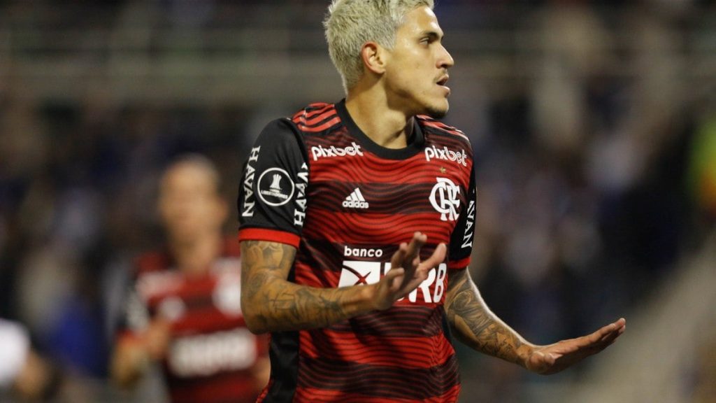 flamengo-toma-decisao-apos-receber-proposta-astronomica-por-pedro