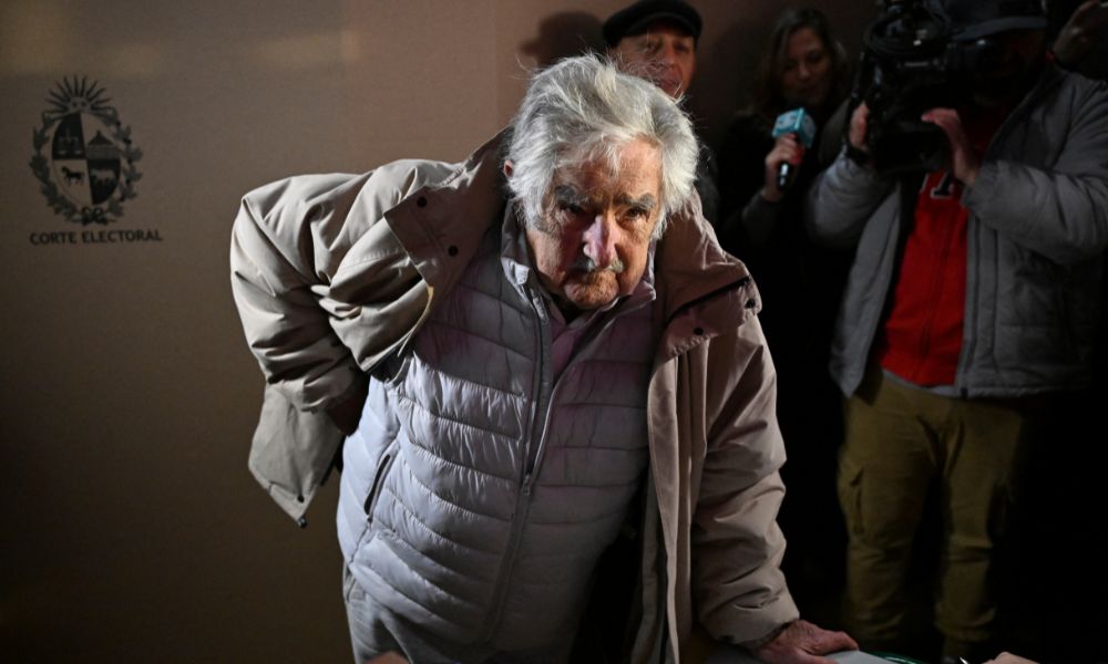 mujica-volta-a-ser-internado-em-clinica-de-montevideu-para-tratar-de-tumor-no-esofago