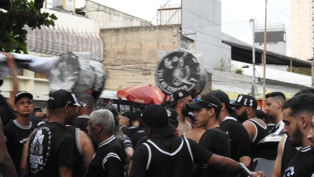 corinthians:-gavioes-da-fiel-se-manifesta-sobre-pedido-de-impeachment-de-augusto-melo