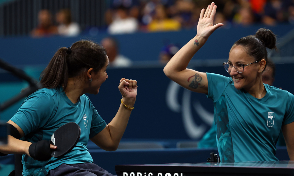 catia-e-joyce-oliveira-fazem-historia-e-irao-disputar-primeira-medalha-do-brasil-nos-jogos-paralimpicos-de-paris