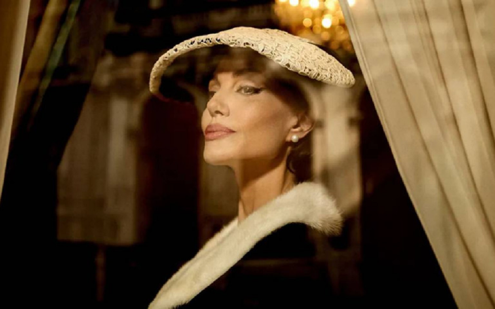 angelina-jolie-protagoniza-filme-sobre-maria-callas,-que-estreia-em-competicao-no-festival-de-veneza