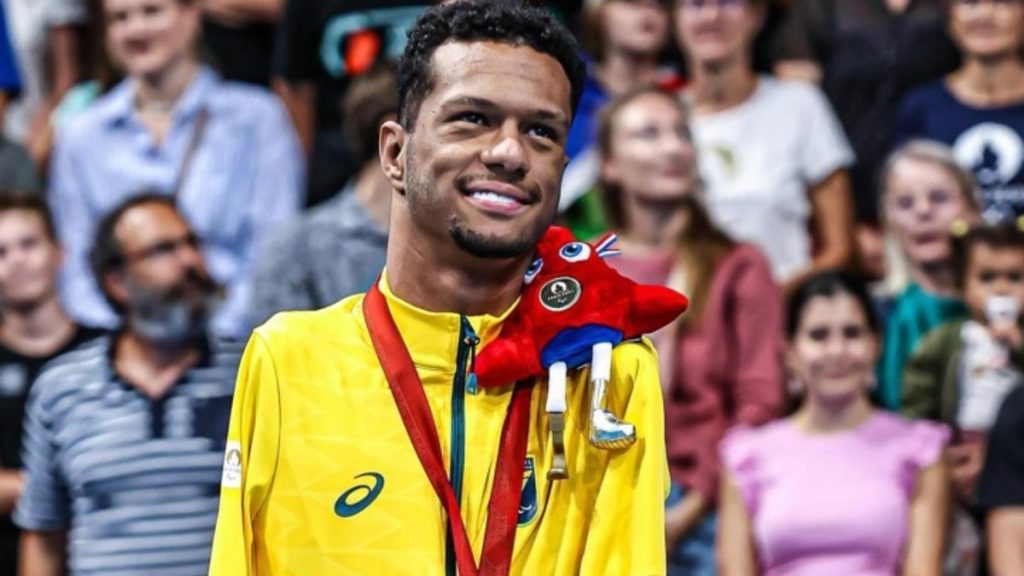 paralimpiadas-de-paris:-nadador-gabrielzinho-conquista-1o-ouro-do-brasil