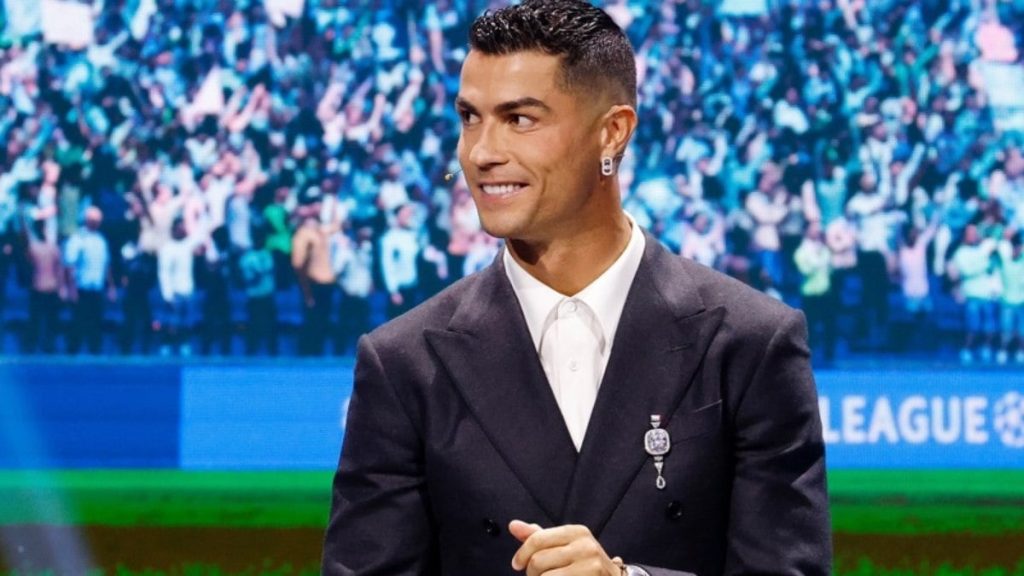 cristiano-ronaldo-usa-diamante-raro-de-33-quilates-em-premiacao;-saiba-detalhes