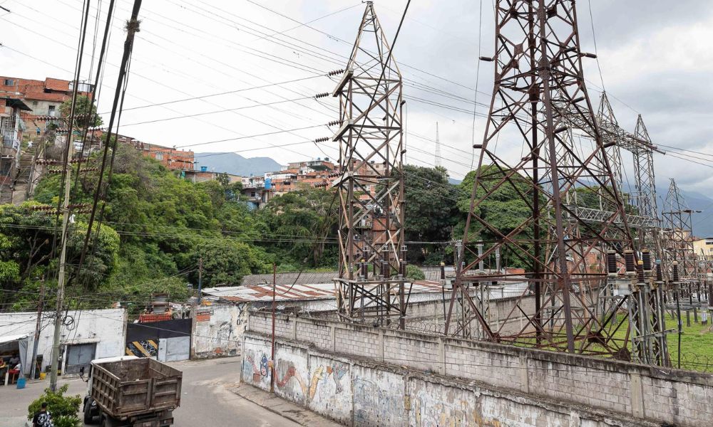 venezuela-restabelece-eletricidade-com-sequelas