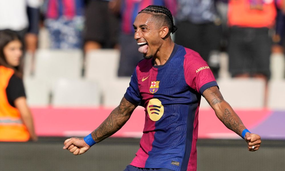 com-hat-trick-de-raphinha,-barcelona-goleia-valladolid-por-7-a-0-na-la-liga