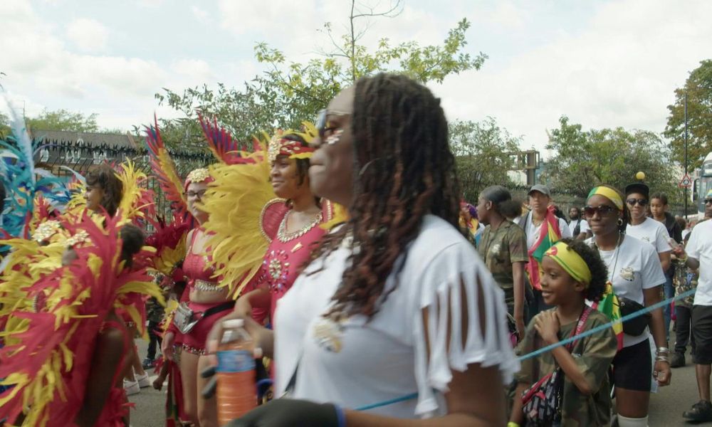 carnaval-de-notting-hill,-no-reino-unido,-termina-com-ao-menos-duas-pessoas-mortas