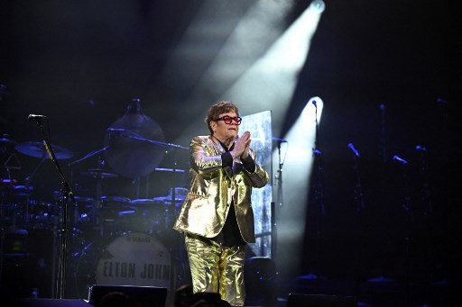 elton-john-revela-grave-infeccao-nos-olhos,-mas-diz-que-esta-se-recuperando