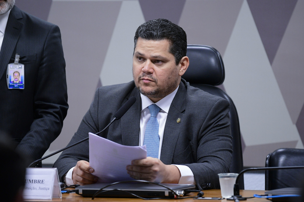 senadores-do-pdt-declaram-apoio-a-alcolumbre-para-presidencia-do-senado-em-2025