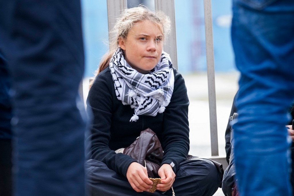 greta-thunberg-e-presa-durante-protesto-contra-israel-em-copenhague