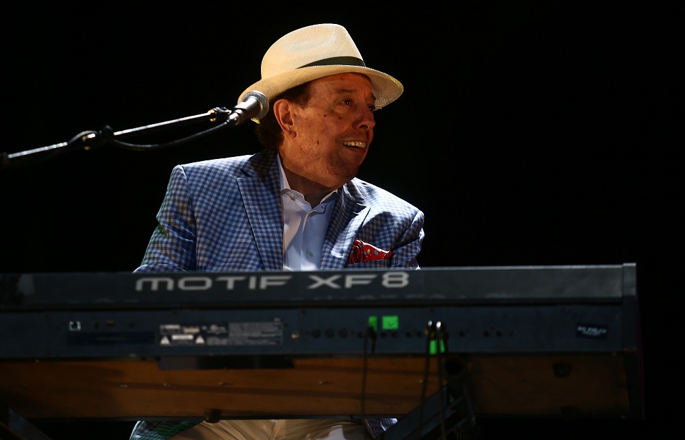 morre-sergio-mendes,-musico-que-popularizou-a-bossa-nova-no-mundo