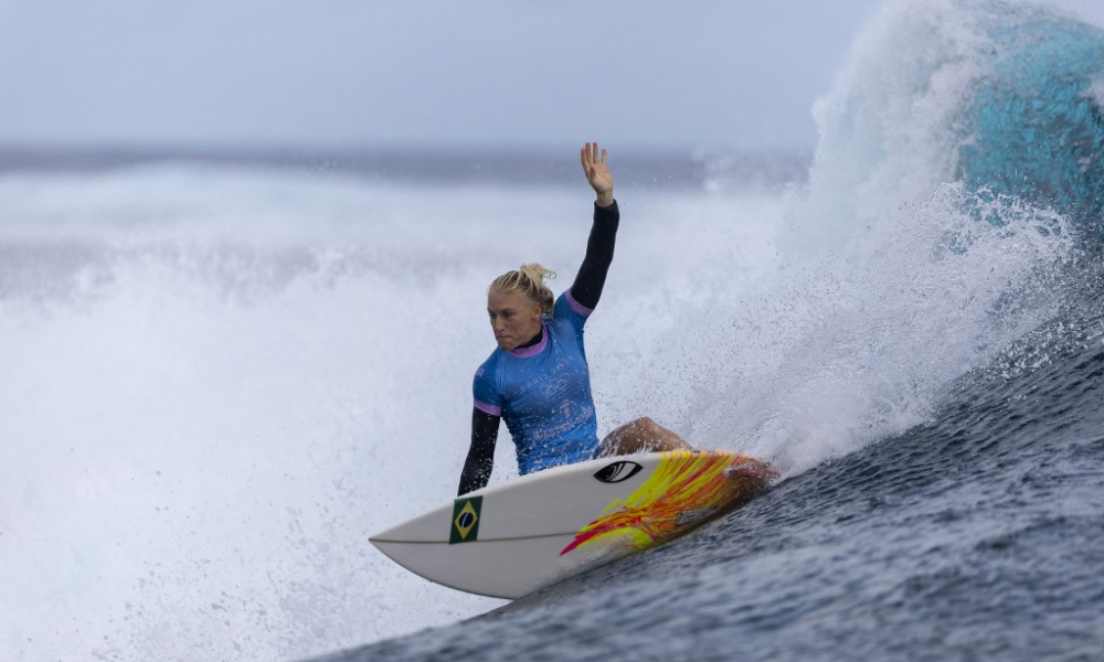 tati-weston-webb-perde-para-caroline-marks-e-da-adeus-ao-titulo-do-wsl-finals;-italo-avanca-para-fase-decisiva