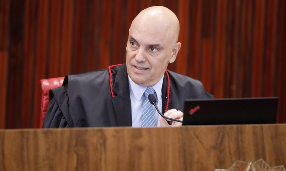 plateia-grita-em-apoio-a-alexandre-de-moraes-antes-do-desfile-de-7-de-setembro-em-brasilia