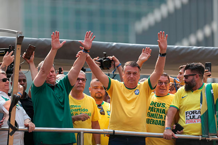 bolsonaro-se-emociona-em-discurso-na-paulista-e-diz-que-foi-eleito-por-‘falha-no-sistema’