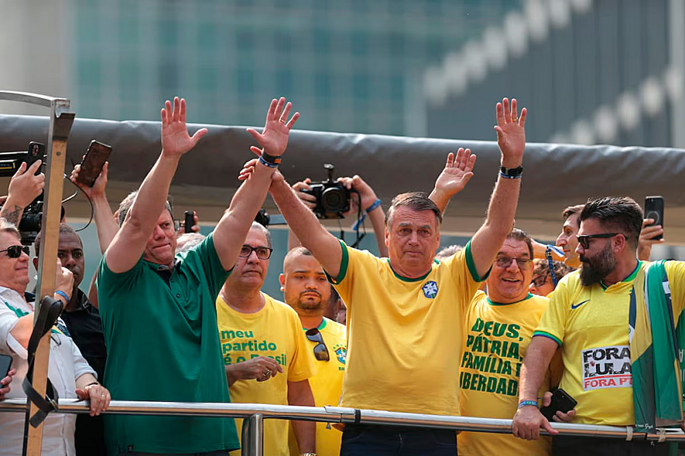 bolsonaro-se-emociona-em-discurso-na-paulista,-relembra-a-facada-que-sofreu-e-diz-que-foi-eleito-por-‘falha-no-sistema’