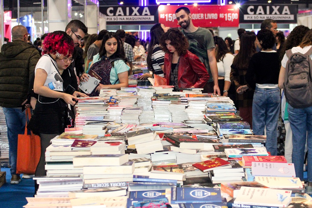 bienal-do-livro-encerra-1o-fim-de-semana-com-explosao-de-vendas-e-estandes-lotados