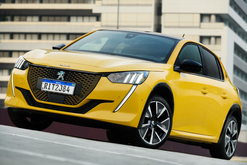 oficial:-peugeot-deixa-de-comercializar-o-hatch-eletrico-e-208-no-brasil