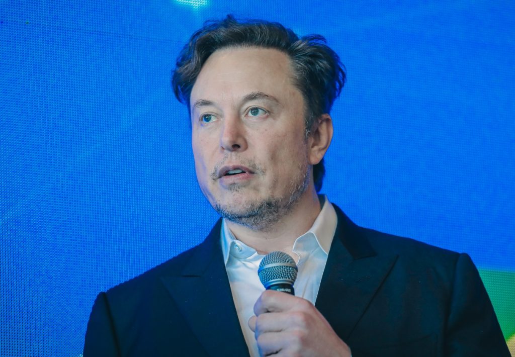 elon-musk-compra-briga-com-australia-e-chama-governo-de