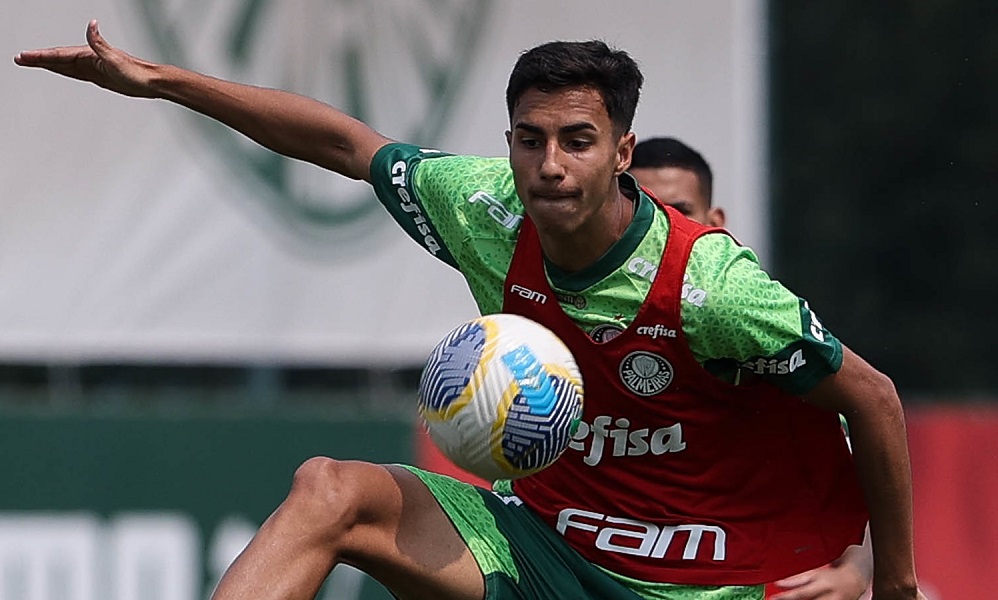 vitor-reis-se-recupera-de-lesao-na-coxa-e-vira-‘dor-de-cabeca-boa’-a-abel-ferreira-no-palmeiras