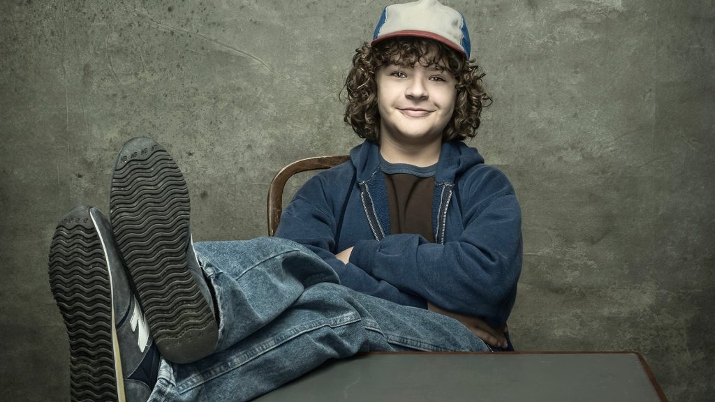 stranger-things:-ator-de-dustin-fala-sobre-temporada-5-e-spin-off-da-serie