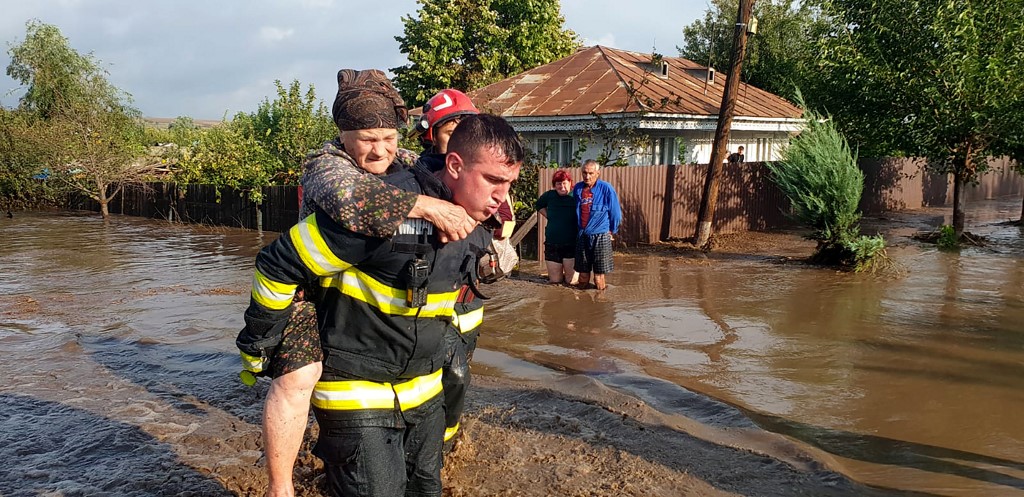 inundacoes-deixam-quatro-mortos-na-romenia