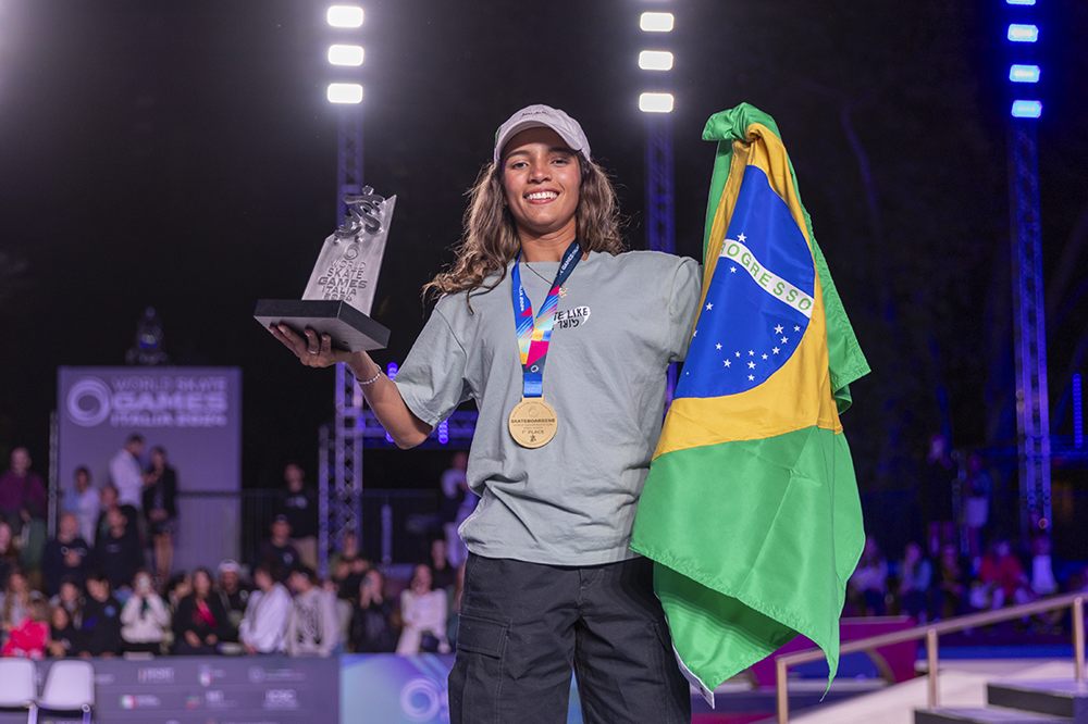 rayssa-leal-da-o-troco-em-japonesas-e-se-sagra-campea-mundial-de-skate-street-em-roma