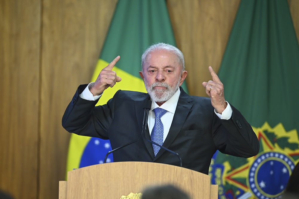 lula-volta-a-defender-salario-minimo-e-diz-que-economia-brasileira-vai-crescer-cerca-de-3,5%