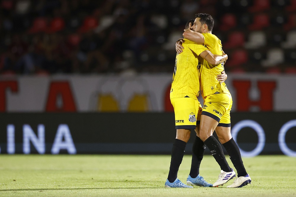 santos-se-aproxima-do-acesso-a-serie-a-apos-triunfo-sobre-botafogo-sp