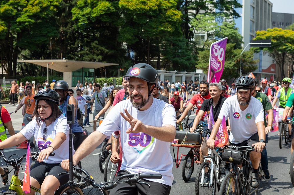 boulos-faz-bicicletada-na-paulista-durante-campanha-e-elogia-haddad