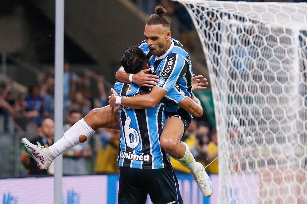 com-um-a-mais,-gremio-supera-reservas-do-flamengo-e-reage-no-brasileirao