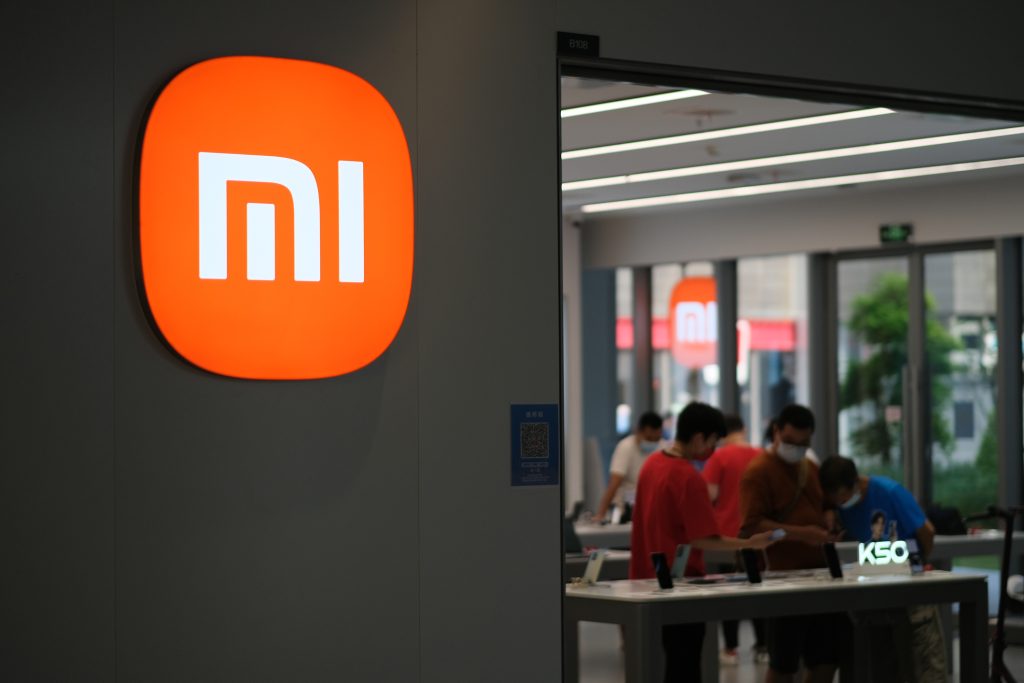 xiaomi-trabalha-em-dois-celulares-dobraveis-em-tres-partes,-diz-rumor