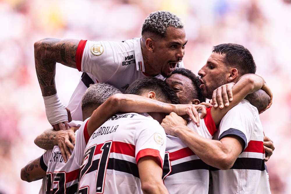 com-dois-jogadores-a-mais,-sao-paulo-vence-o-corinthians-no-mane-garrincha