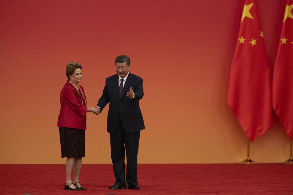 dilma-rousseff-recebe-‘medalha-da-amizade’-de-presidente-chines-xi-jinping