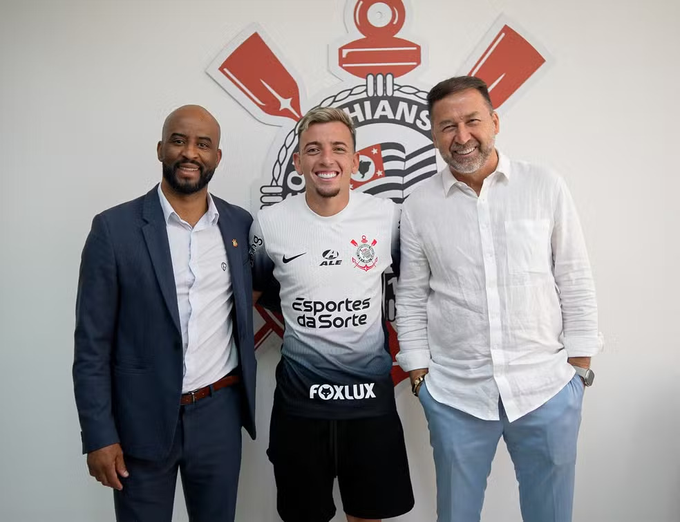 corinthians-renova-contrato-de-ryan-ate-2028