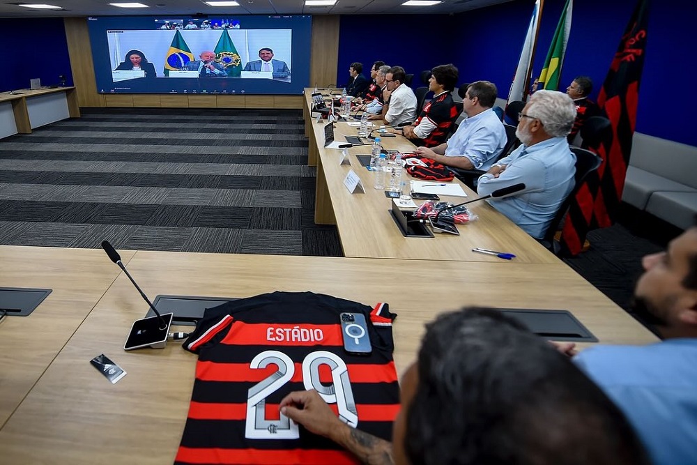 lula-assina-acordo-para-novo-estadio-do-flamengo-no-gasometro