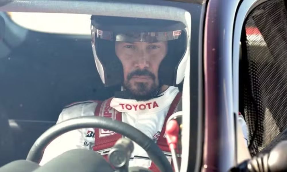 ator-keanu-reeves-estreia-no-automobilismo-em-indianapolis