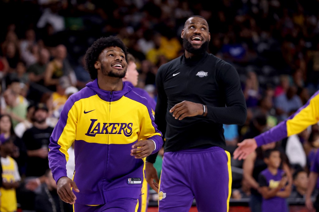 lebron-joga-com-bronny-james-pelos-lakers-e-pai-e-filho-fazem-historia-na-nba