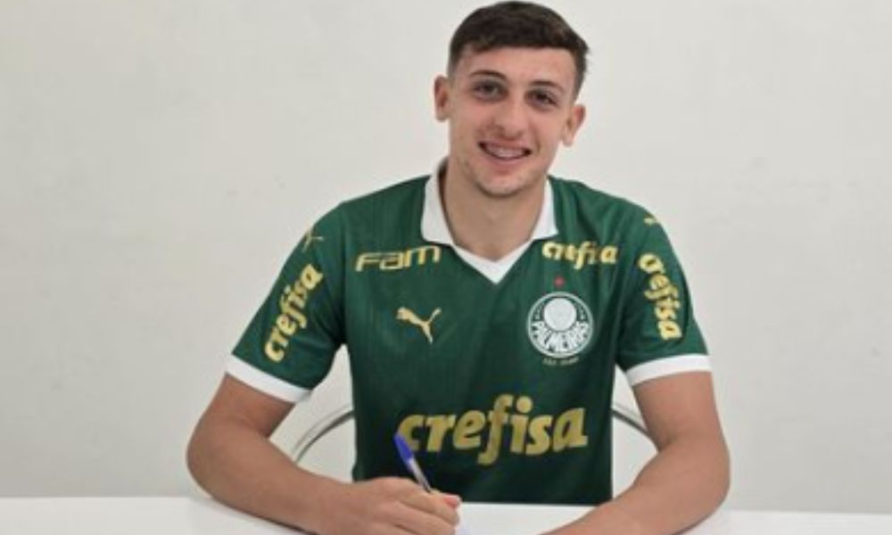 palmeiras-renova-contrato-de-promissor-zagueiro-com-multa-de-r$-600-milhoes-para-equipes-do-exterior