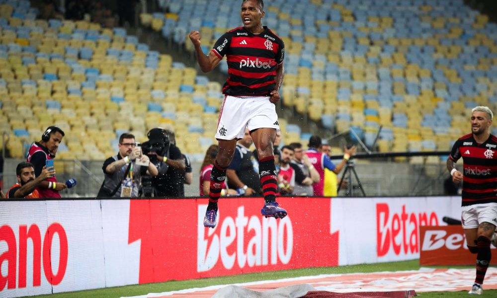 alex-sandro-fica-fora-de-treino-do-flamengo