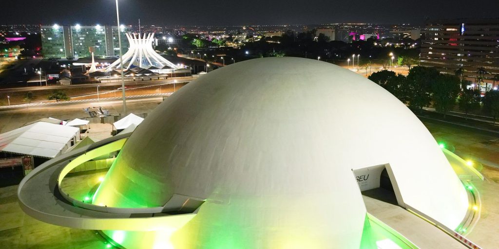 brasilia-se-ilumina-de-verde-e-amarelo-2-dias-antes-de-jogo-da-selecao