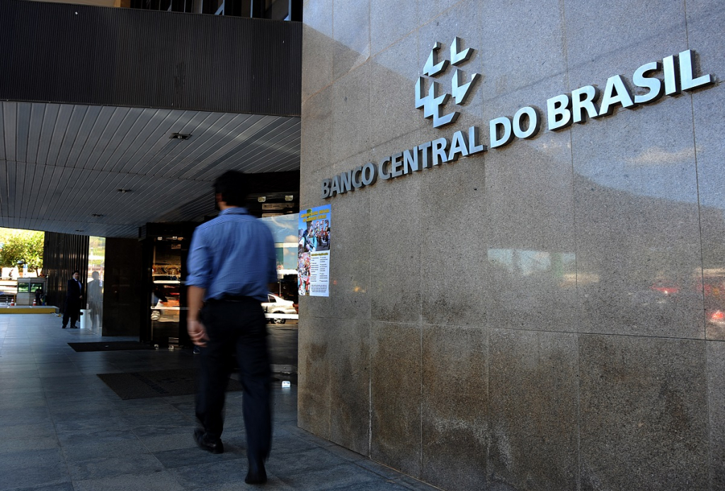 banco-central-do-brasil-informa-que-pix-retorna-ao-normal-apos-falhas-pela-manha